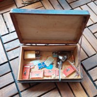 Кутия с аксесоари за бръснене и подстригване, снимка 1 - Антикварни и старинни предмети - 40696518