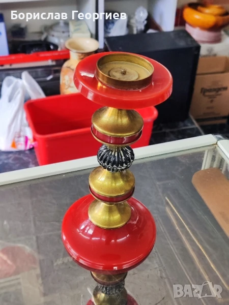 Месингов свещник с червен бакелит, снимка 1