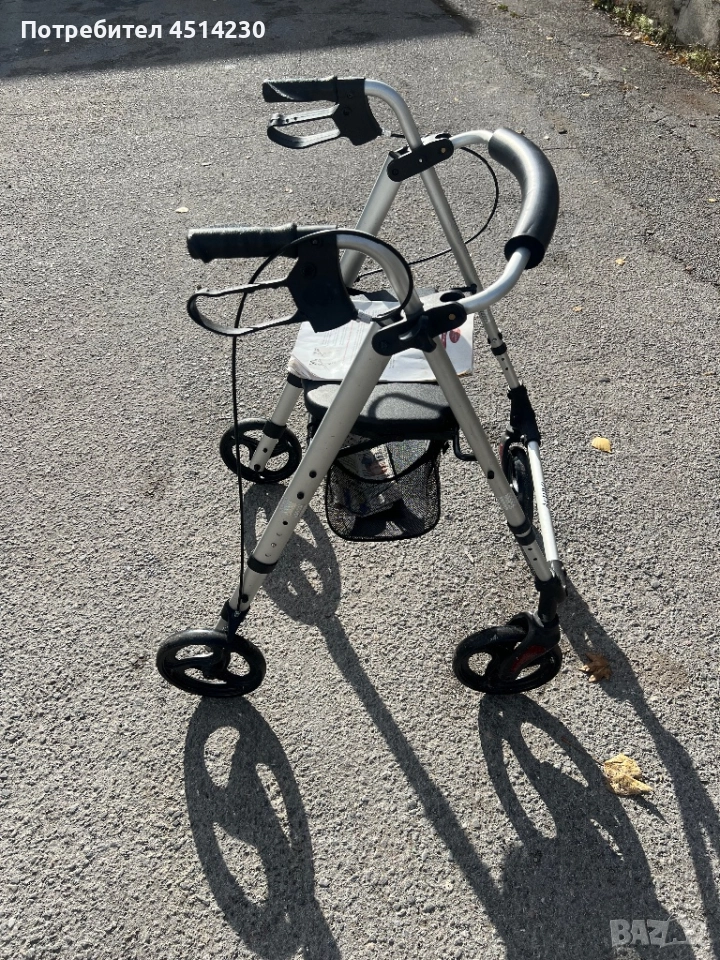 Ролатор/проходилка с седалка и спирачки – лека, стабилна и много удобна, снимка 1