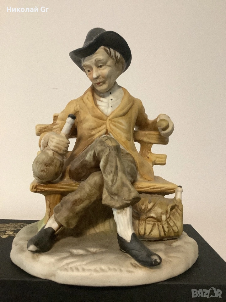 Фигурка порцелан  отличен състояние  стил Каподемонте  височина 19 см, снимка 1