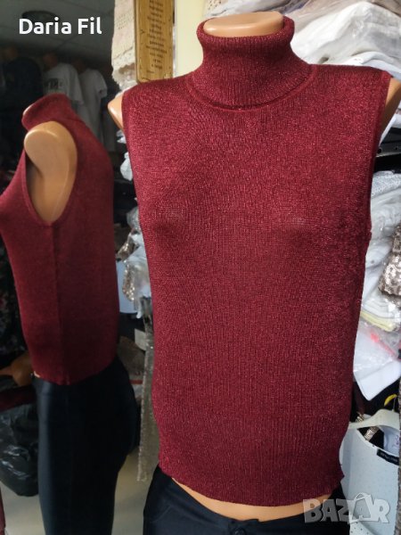 Червена блуза с поло-яка без ръкави с блестяща бордо-нишка в тъканта, снимка 1