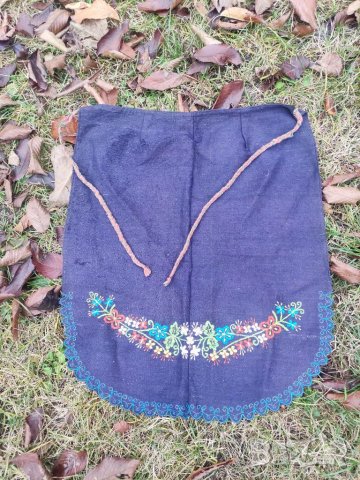 Продавам Престилка  с бродерия цветя, снимка 2 - Антикварни и старинни предмети - 38646487