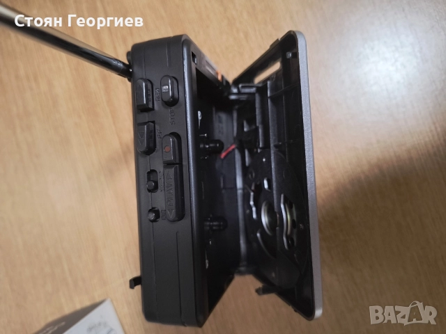 Чисто нов Преносим касетофонен AM/FM радиоплейър с вграден високоговорител, снимка 4 - Друга електроника - 52475602
