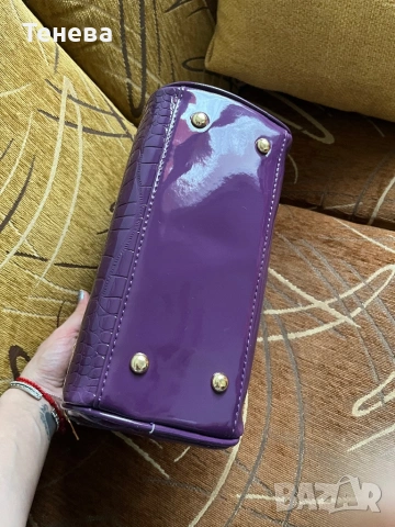 Лилава лачена дамска чанта , снимка 4 - Чанти - 53402288