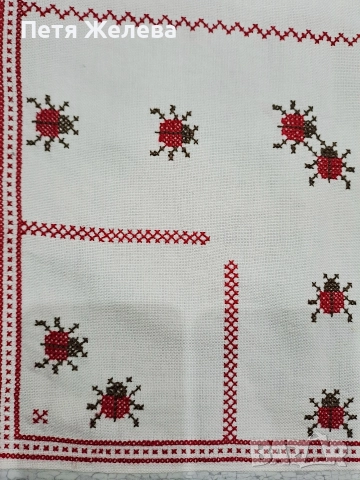 Бродирано каре,, Калинки" -71/72см, снимка 2 - Декорация за дома - 52621405