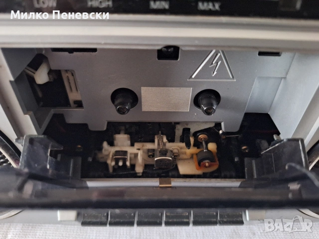 TOSHIBA SR 6016 FM STEREO RADIO CASSETTE RECORDER., снимка 5 - Радиокасетофони, транзистори - 53193785