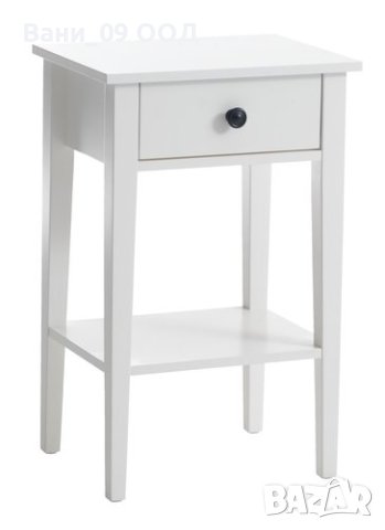 Бяло нощно шкафче с изчистен дизайн