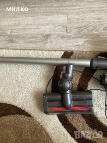 Акумулаторна прахосмукачка Dyson V-6, снимка 3 - Прахосмукачки - 53565624