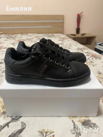 Оригинални кецове ,,Guess,,