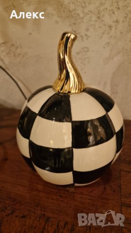 Керамична стилизирана тиква.