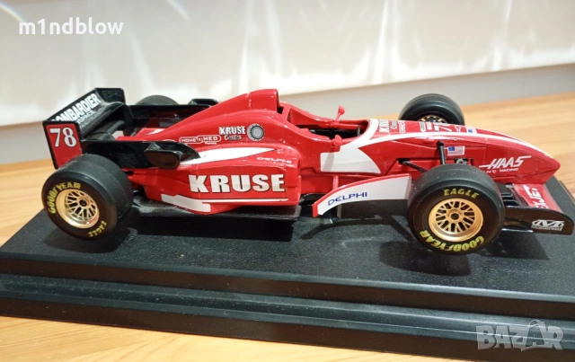 Bburago 1:24 Formula 1 болид метална количка, снимка 4 - Колекции - 53660428