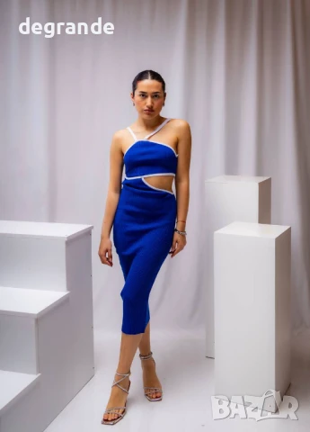 Елегантна синя рокля 