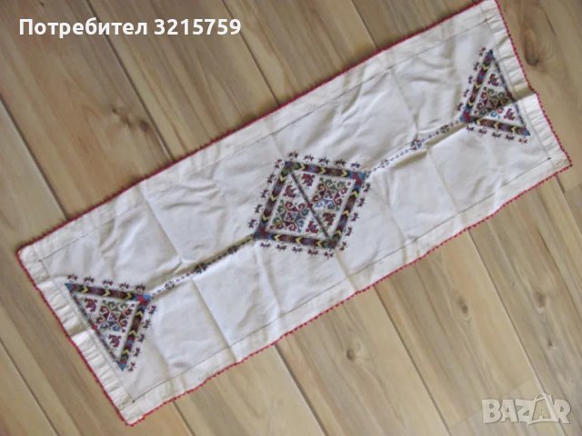 Каре, покривка, бродерия ,фолк мотиви , 90х 34см.