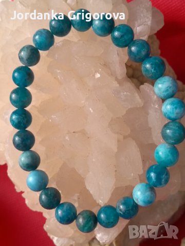 Гривна от естествен апатит