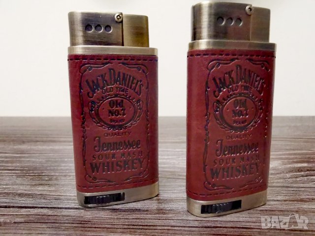 Газови ветроустойчиви запалки. Метални с кожена обвивка и емблеми на Jack Daniels, снимка 4 - Запалки - 34532523