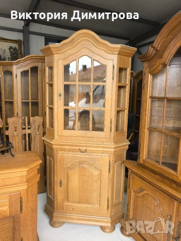 Ъглова витрина Антик 