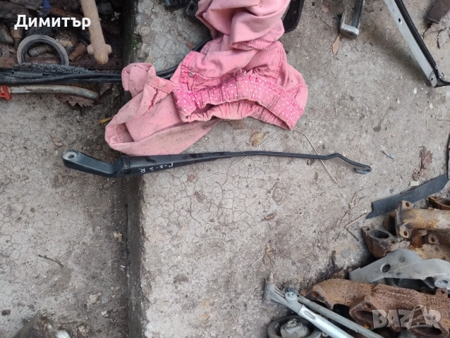 Рамо Чистачка Дясна За Фолксваген Голф 3 1993г / VW Golf 3 1993y