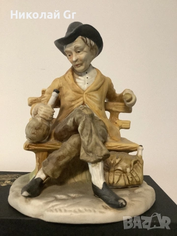 Фигурка порцелан  отличен състояние  стил Каподемонте  височина 19 см