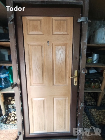 Продавам блиндирана входна врата!, снимка 3 - Входни врати - 52513931