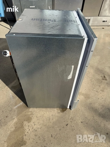 Малък хладилник с камера за вграждане Bosch, снимка 9 - Хладилници - 52421564