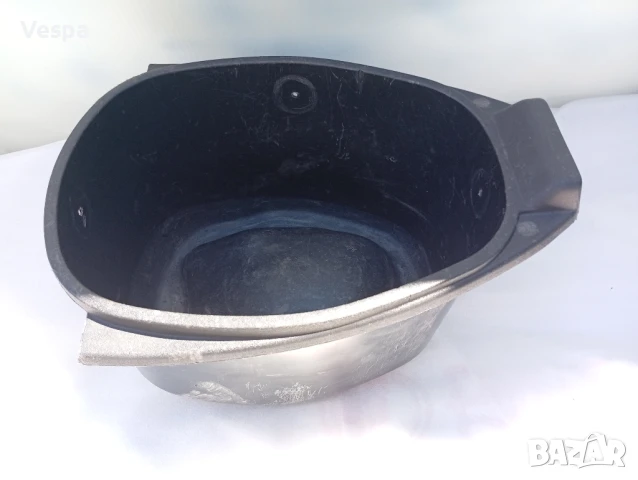 656246 Piaggio Vespa LX50 кош за каска, снимка 2 - Части - 51318251