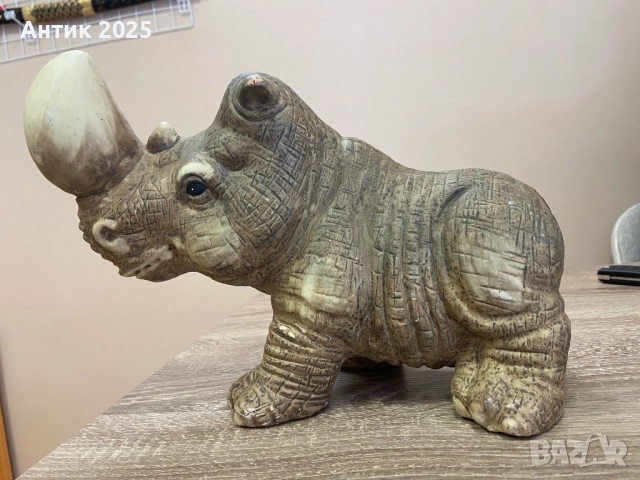 Винтидж керамична фигура на носорог