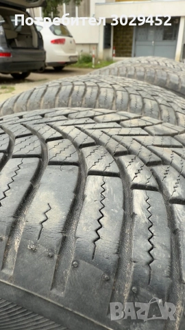 Всесезонни гуми LASSA 225/55/18, снимка 2 - Гуми и джанти - 52795773