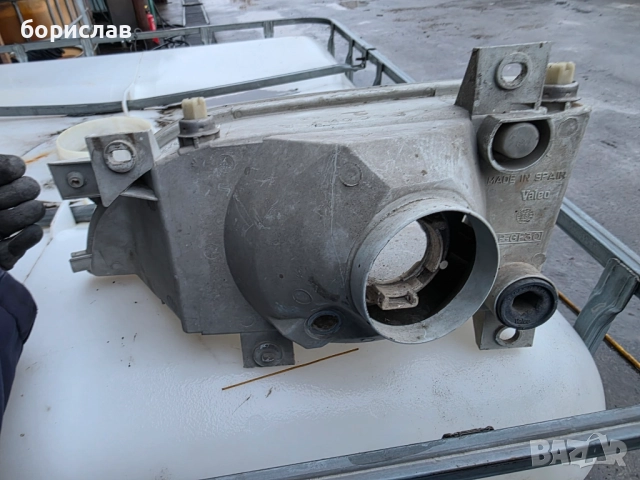 Десен фар за Форд ескорт , снимка 2 - Части - 52356024