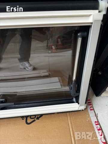 Прозорец отваряем Dometic с щора и комарник (Свален от чисто нов Кемпер) , снимка 15 - Къмпинг мебели - 53595656