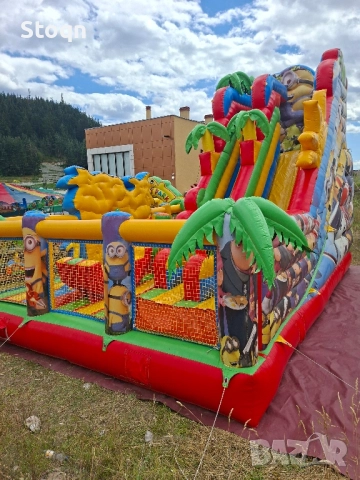 Надуваем замък,,Миньони,,, снимка 2 - Друго търговско оборудване - 52153934