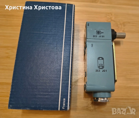 Краен изключвател Телемеханик Telemechanique XC2-JC