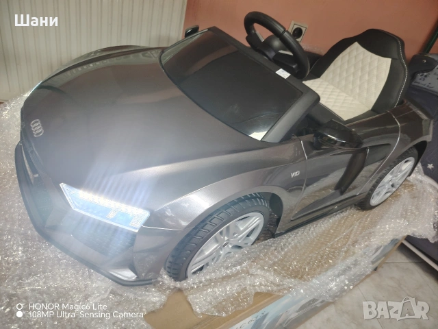 Акумулаторна кола Audi R8 Spyder мет. сив , снимка 6 - Детски велосипеди, триколки и коли - 53424494