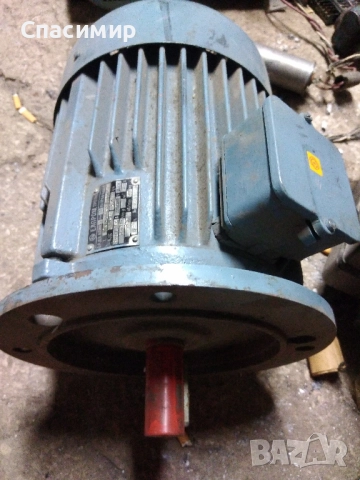 Ел двигател 1,1kw на 708об фланцов трифазен на Елпром Троян , снимка 2 - Електродвигатели - 51598700