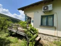 Продавам уютна вила с панорамна гледка в село Комщица, Годечко, на 78 км от София, снимка 15