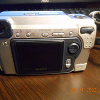 Sony Cyber-shot DSC-S70 3.1MP - vintage 2000, снимка 3 - Фотоапарати - 35758054