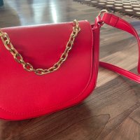 Красива червена чанта, снимка 2 - Чанти - 42284087