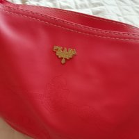 Невероятна чанта на марката Prada, снимка 3 - Чанти - 40873694