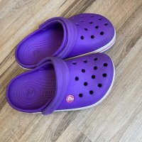 Оригинални тъмно лилави чехли Crocs ! 32-33 н, снимка 2 - Детски сандали и чехли - 42050332