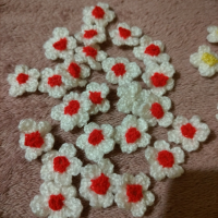 6 броя плетени цветя с мънисто за декорация и украса, снимка 2 - Други - 38995425