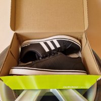 Маратонки adidas, снимка 1 - Спортни обувки - 39971010