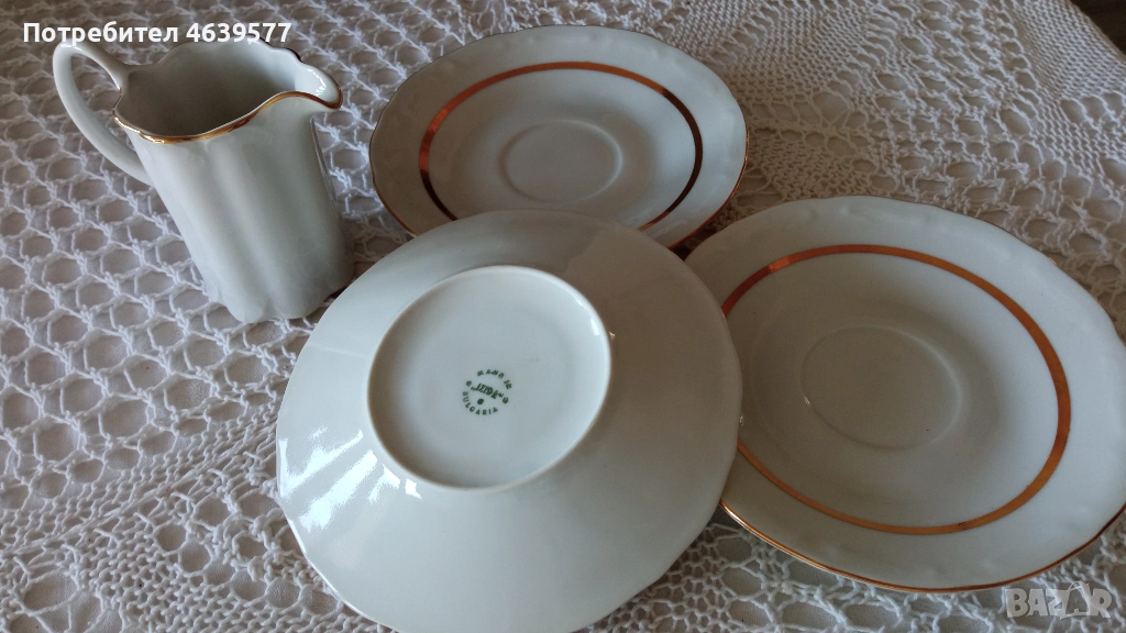 Три порцеланови, десертни чинийки + малка латиера, снимка 1