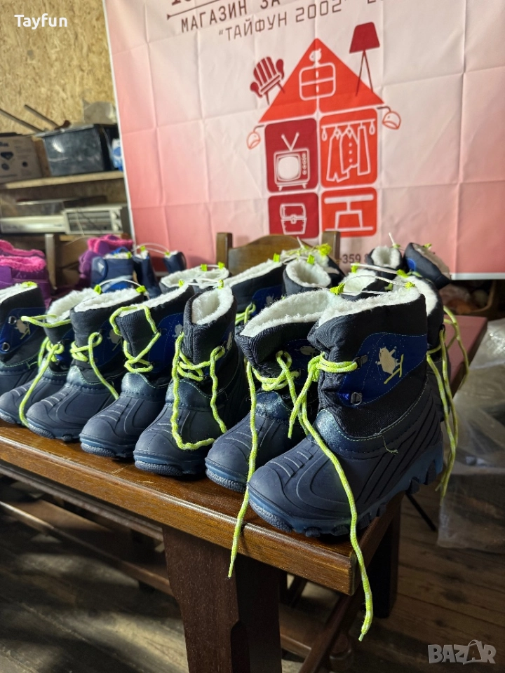 Детски зимни ботуши със светещи подметки - Чисто нови, снимка 1