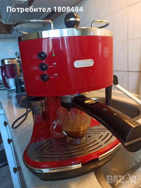 Кафемашина Делонги с ръкохватка с крема диск, работи отлично и прави хубаво кафе с каймак , снимка 1