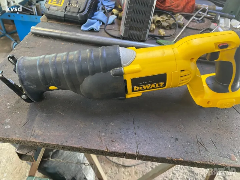 Саблен трион Де Валт , снимка 1