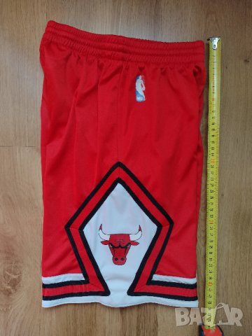 NBA / Chicago Bulls / Adidas - детски баскетболни шорти за 140см. , снимка 5 - Детски къси панталони - 42671422