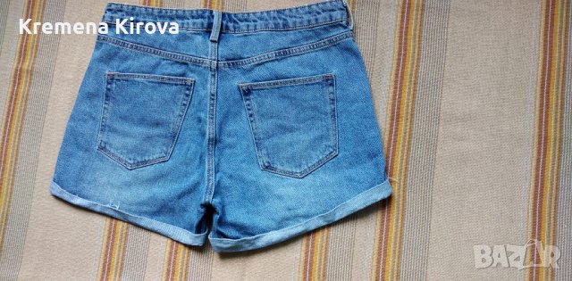 Дамски дънкови къси панталони. H&M. Дамски дънкови къси панталони. H&M. Като нови. Размер 38., снимка 3 - Къси панталони и бермуди - 41168987