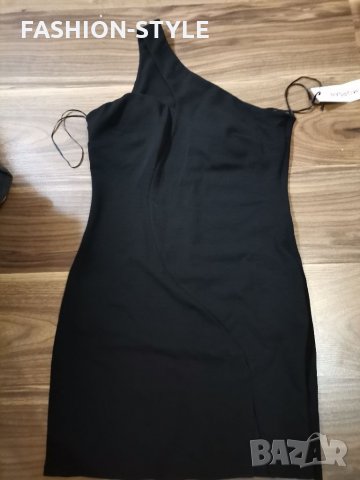 Малка черна рокля, снимка 2 - Рокли - 35857298