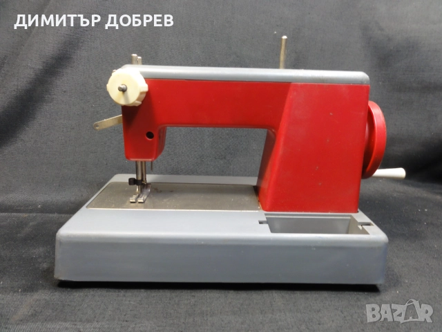 СТАРА РЕТРО СОЦ СССР МЕХАНИЧНА ИГРАЧКА ШЕВНА МАШИНА