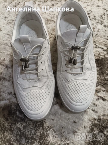 Дамски спортни обувки от естествена кожа