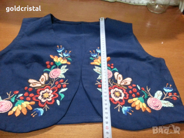 Елек с бродерия за носия , снимка 2 - Антикварни и старинни предмети - 44701065